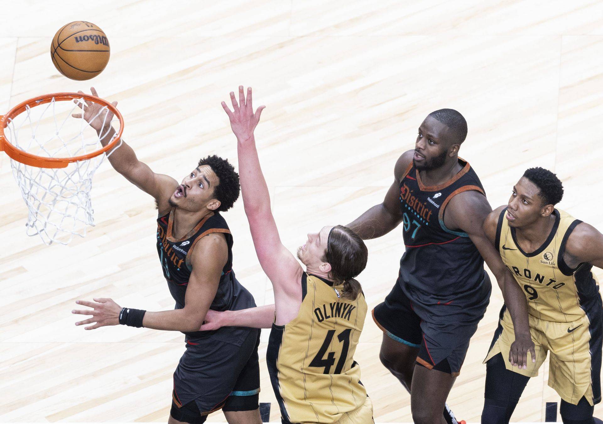 猛龙缺阵多人仍战胜对手,团队协作力强大的简单介绍 猛龙缺阵多人仍战胜对手,团队协作力强大的简单介绍