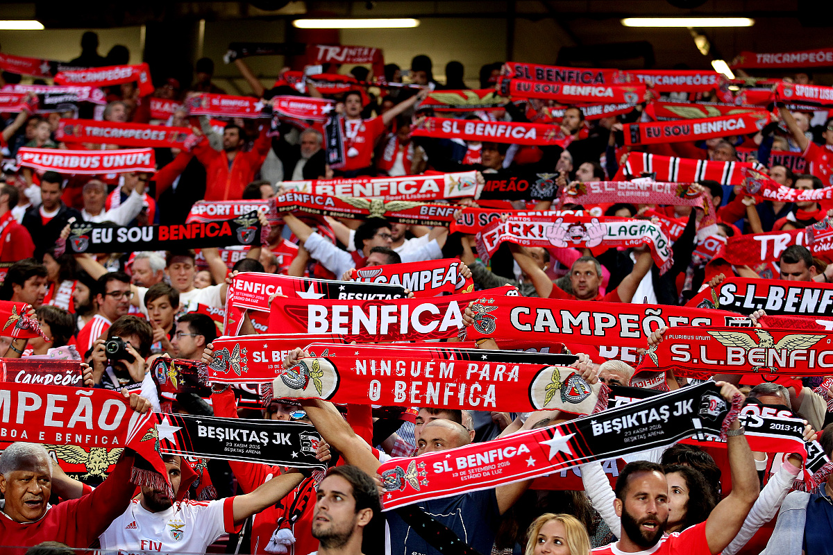 曼联逆转对手，稳固前四位置的简单介绍