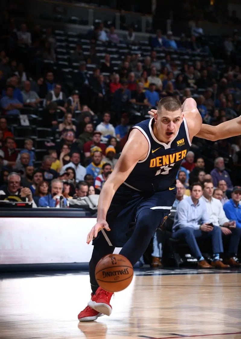 雷火电竞官网-篮网碾压江苏队，约基奇惊艳四座